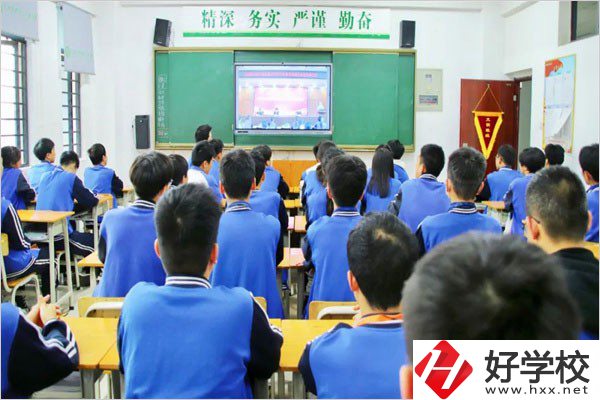 長沙華中涉外職業(yè)高中的商務(wù)日語專業(yè)怎么樣？學(xué)費(fèi)貴嗎？