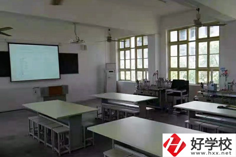 衡陽市工業(yè)機電中等職業(yè)學校實訓室