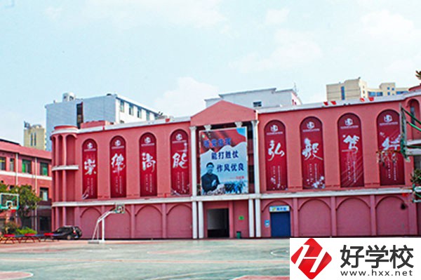 長(zhǎng)沙環(huán)球職業(yè)中專學(xué)?；@球場(chǎng)