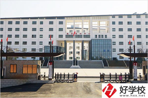 衡陽市第五技工學(xué)校大門