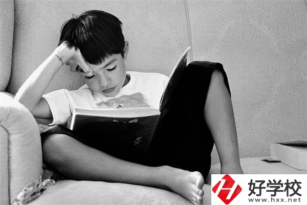 湖南初三男孩不想上學(xué)怎么辦？不參加中考還有書讀嗎？