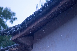 屋檐在滴雨 屋檐在滴雨